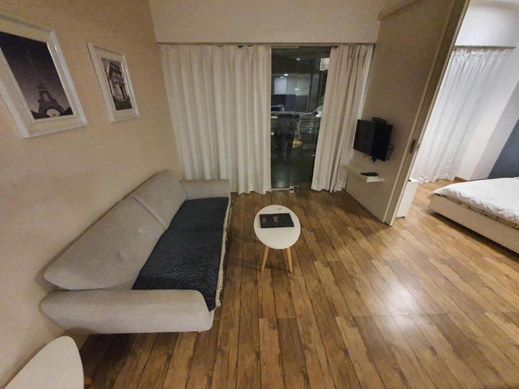 Homestays At Rajhans Belliza Near Airport Сурат Екстериор снимка