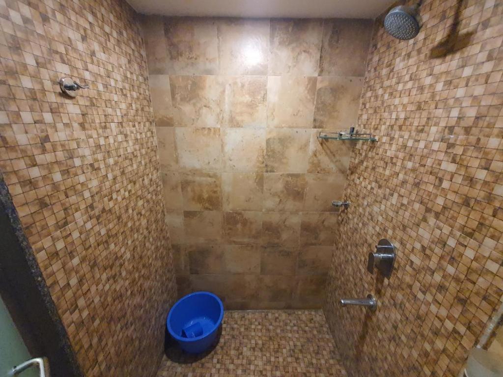 Homestays At Rajhans Belliza Near Airport Сурат Екстериор снимка